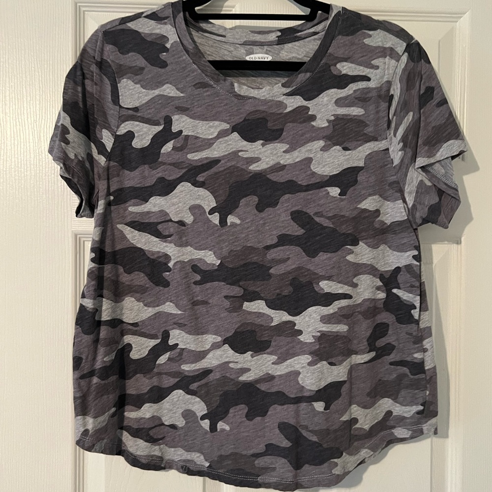 Old navy tshirt